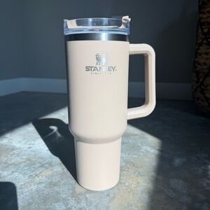 Stanley 40oz Quencher Tumbler